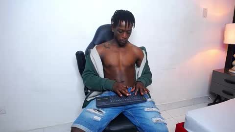 Snapshot of skylerbigxxx chatting on October 2025 04:02:01 AM SKYLERBIGXXX online show from October 2025 04:02:01 AM