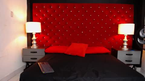 Snapshot of skylerbigxxx chatting on November 2025 04:12:01 AM SKYLERBIGXXX online show from November 2025 04:12:01 AM