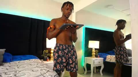 Snapshot of skylerbigxxx chatting on April 2026 04:18:02 AM SKYLERBIGXXX online show from April 2026 04:18:02 AM