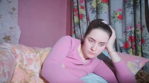 skyressie333 online show from December 2024 04:11:01 PM