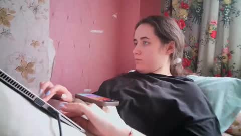 skyressie333 online show from December 2024 12:05:02 PM