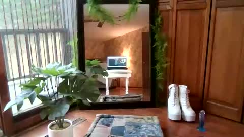 Sky Winters online show from November 2025 03:34:01 PM