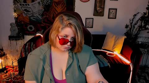 Snapshot of sladadeew chatting on January 2025 04:06:01 PM Slada Deew online show from January 2025 04:06:01 PM