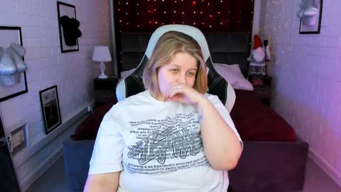 Snapshot of sladadeew chatting on January 2025 12:13:02 PM Slada Deew online show from January 2025 12:13:02 PM