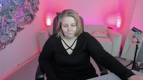 Snapshot of sladadeew chatting on January 2025 12:04:02 PM Slada Deew online show from January 2025 12:04:02 PM
