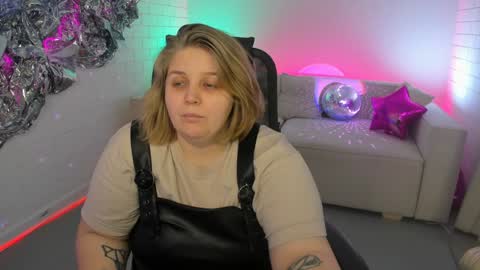Snapshot of sladadeew chatting on February 2025 12:02:02 PM Slada Deew online show from February 2025 12:02:02 PM