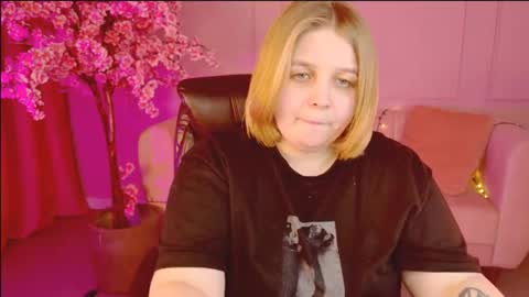 Snapshot of sladadeew chatting on February 2025 12:03:02 PM Slada Deew online show from February 2025 12:03:02 PM
