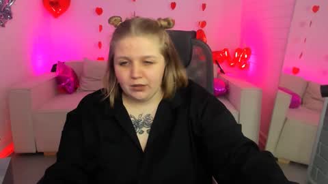 Snapshot of sladadeew chatting on March 2025 03:28:02 PM Slada Deew online show from March 2025 03:28:02 PM