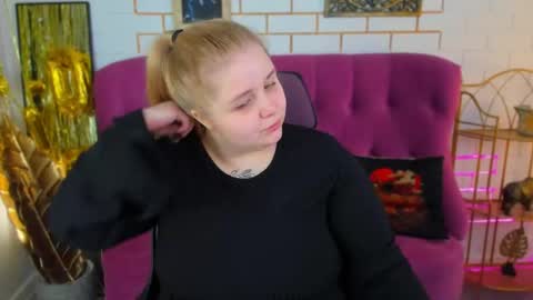 Snapshot of sladadeew chatting on May 2026 09:03:02 AM Slada Deew online show from May 2026 09:03:02 AM