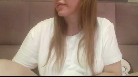 Snapshot of sladkiegubki chatting on November 2025 07:03:01 AM Sladkiegubki online show from November 2025 07:03:01 AM