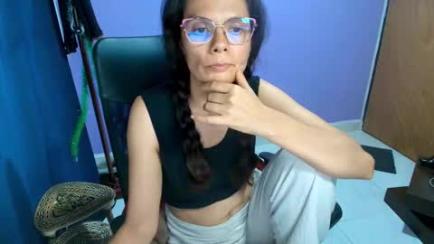 Snapshot of slavefuck chatting on November 2025 12:35:02 AM SlaveFuck online show from November 2025 12:35:02 AM