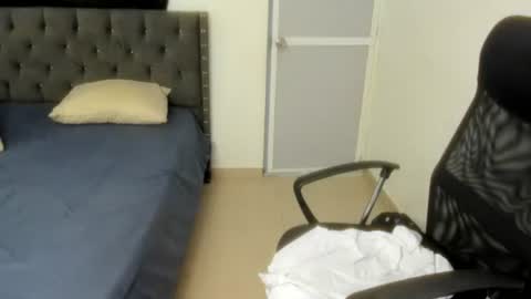 Snapshot of slim_master12 chatting on July 2026 09:16:02 AM slim_master12 online show from July 2026 09:16:02 AM