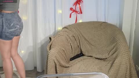 Emilia online show from December 2025 12:12:02 PM