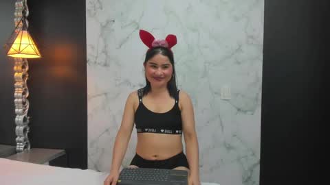 Paola  online show from October 2025 09:34:01 PM