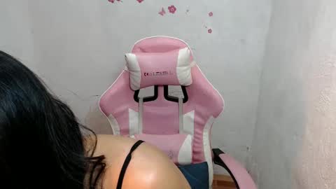 Snapshot of slutty_classyxx chatting on February 2025 06:35:02 PM Lovie online show from February 2025 06:35:02 PM