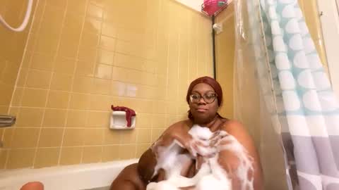 Snapshot of sluttypooh chatting on February 2026 05:32:01 PM Pooh online show from February 2026 05:32:01 PM