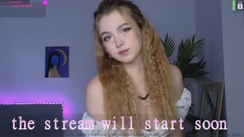Snapshot of small_blondee chatting on December 2024 08:20:02 PM Emily online show from December 2024 08:20:02 PM