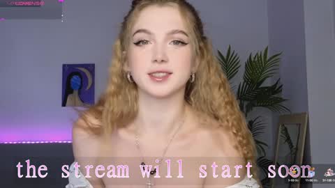 Snapshot of small_blondee chatting on January 2025 03:31:02 AM Emily online show from January 2025 03:31:02 AM