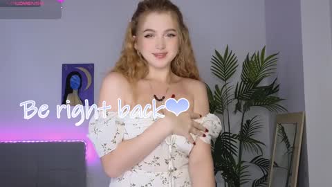 Snapshot of small_blondee chatting on January 2025 06:20:01 AM Emily online show from January 2025 06:20:01 AM