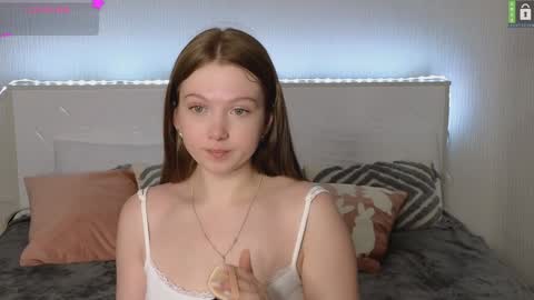 Snapshot of small_blondee chatting on March 2025 08:21:01 PM Emily online show from March 2025 08:21:01 PM