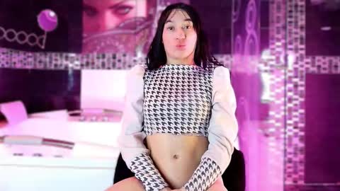 Small Hot19 online show from December 2025 09:47:01 AM