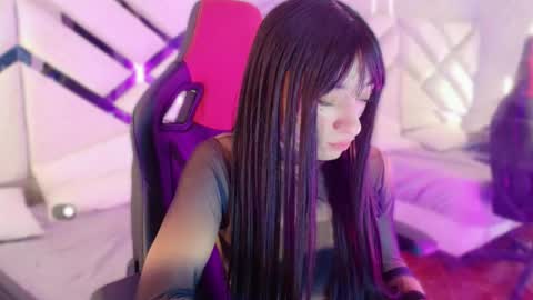 Small Hot19 online show from May 2026 11:18:01 AM