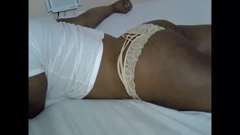 Snapshot of smart_lilly chatting on May 2026 06:57:01 PM smart_lilly online show from May 2026 06:57:01 PM