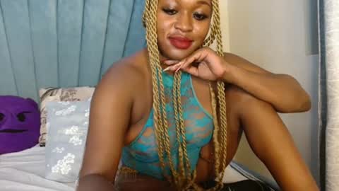 smiley_berry online show from November 2025 03:45:01 PM