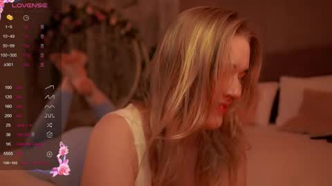 Mia online show from September 2025 07:08:02 AM