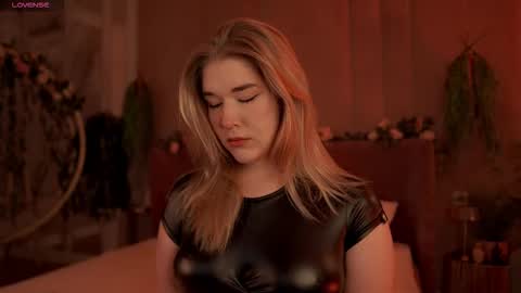 Mia online show from September 2025 05:06:02 AM