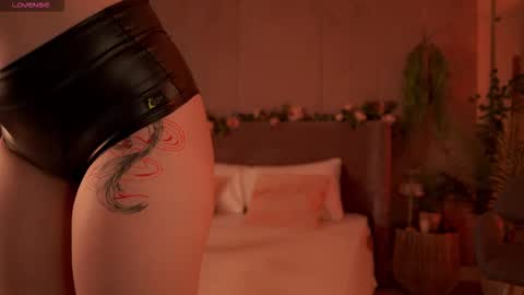 Mia online show from September 2025 05:09:02 AM