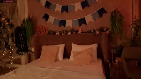 Mia online show from October 2025 05:17:01 AM