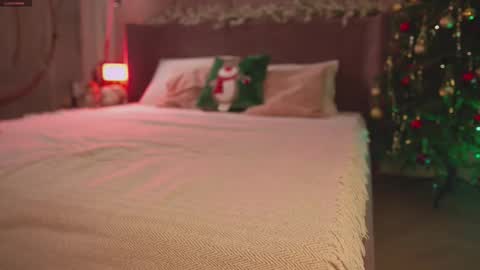 Mia online show from December 2025 05:15:02 AM