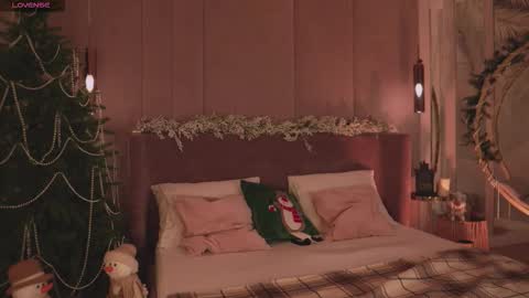 Mia online show from December 2025 05:13:01 AM