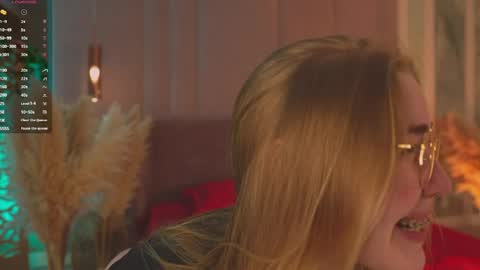 Mia online show from April 2026 05:07:02 AM