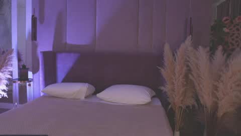 Mia online show from April 2026 05:13:01 AM