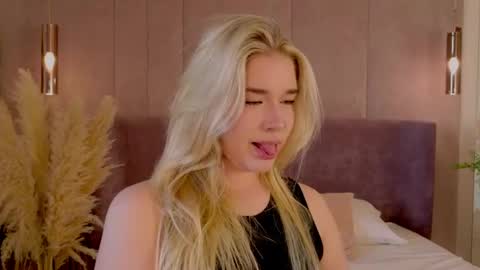 Mia online show from June 2026 05:44:01 AM