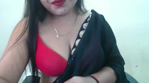 Snapshot of smiley_queen99 chatting on April 2026 08:31:02 AM smiley online show from April 2026 08:31:02 AM