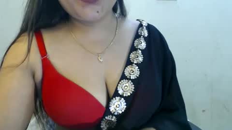 Snapshot of smiley_queen99 chatting on June 2026 05:26:01 PM smiley online show from June 2026 05:26:01 PM