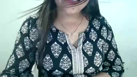 Snapshot of smiley_queen99 chatting on June 2026 02:32:02 PM smiley online show from June 2026 02:32:02 PM