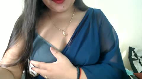Snapshot of smiley_queen99 chatting on June 2026 02:58:01 AM smiley online show from June 2026 02:58:01 AM