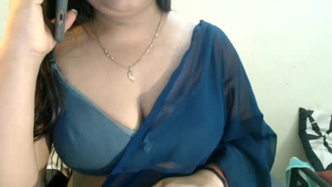 Snapshot of smiley_queen99 chatting on June 2026 04:42:01 PM smiley online show from June 2026 04:42:01 PM