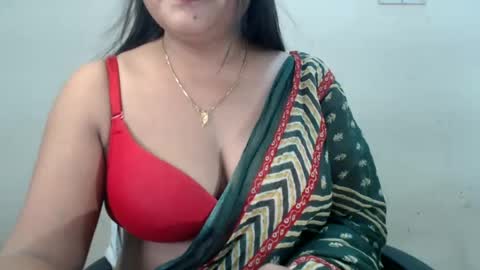 Snapshot of smiley_queen99 chatting on July 2026 08:32:01 AM smiley online show from July 2026 08:32:01 AM