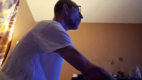 smoke-4-me online show from April 2026 10:13:02 AM