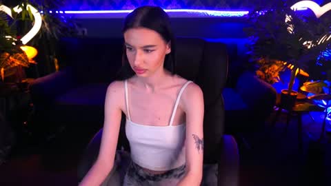 snow_whiteeex online show from January 2025 01:47:02 PM