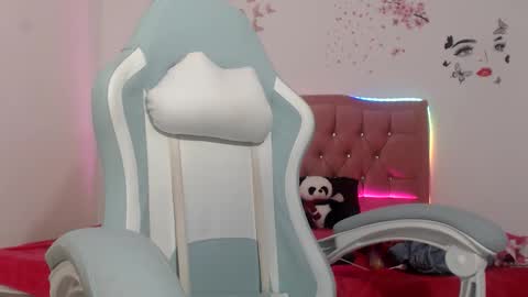 snowhot_69 online show from April 2026 12:52:02 AM