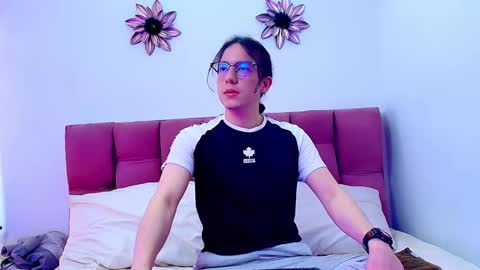 Snowyx  online show from September 2025 07:17:02 PM
