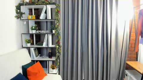 Snapshot of snuggleglow chatting on February 2026 05:11:02 AM Polly online show from February 2026 05:11:02 AM