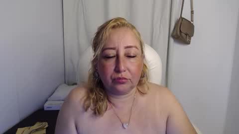 soffi_hott online show from October 2025 11:03:02 PM