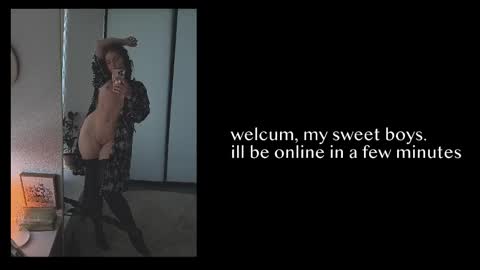 Julia    online show from February 2026 10:48:02 PM